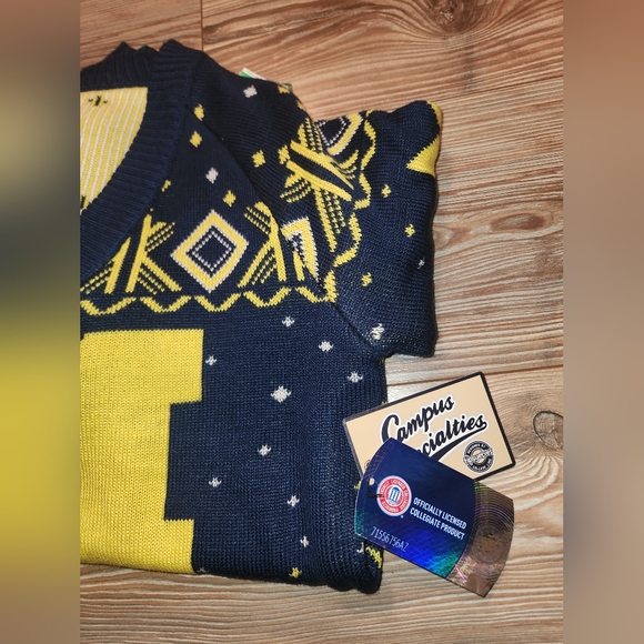 NWT University of Michigan Sweater Size Med - Picture 4 of 7